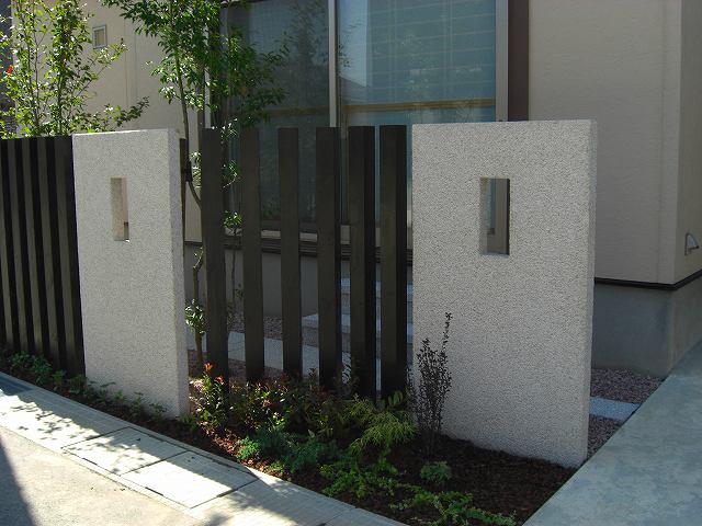 角地の家の塀