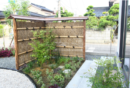 日本庭園風につくられた庭