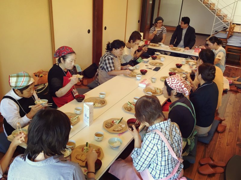 味噌料理教室 食事風景の写真